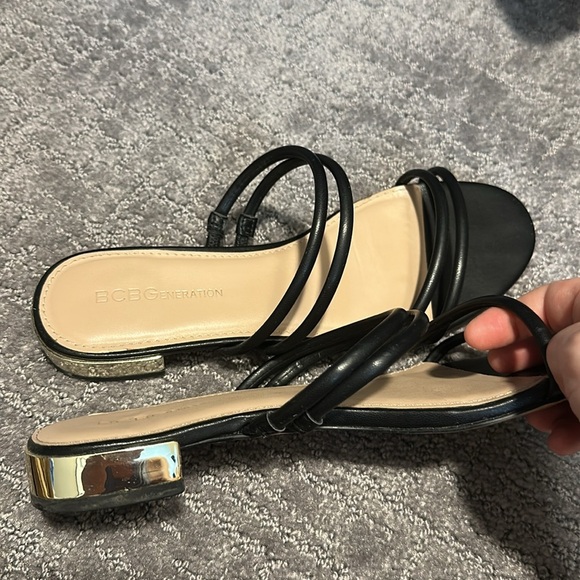 BCBG Women's Dexti Slip-on Flat Sandal w/ Metallic Heel in Black Size 8 - Picture 8 of 10